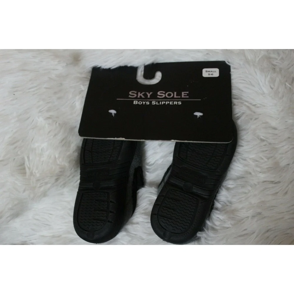 Sky Sole Fleece Slippers for Boys, Soft, Black/Grey Solid,  Size Small 5-6